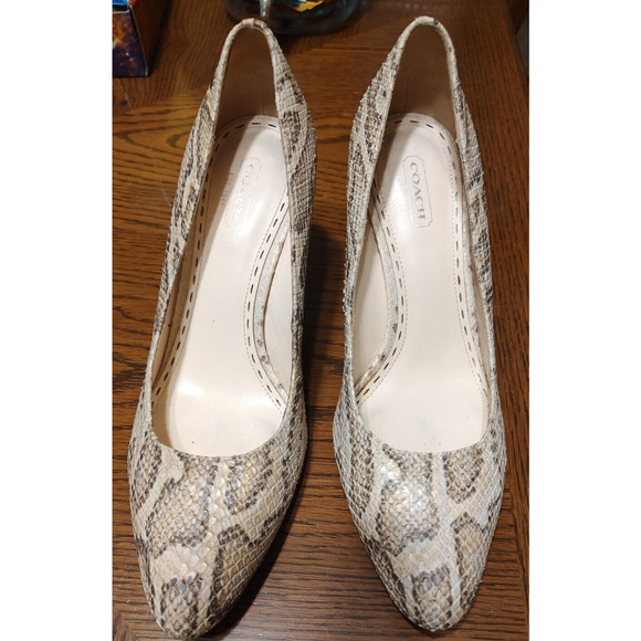 COACH Snakeskin Textured Leather Pumps Heels Size 8.5 B EUC - Picture 3 of 6